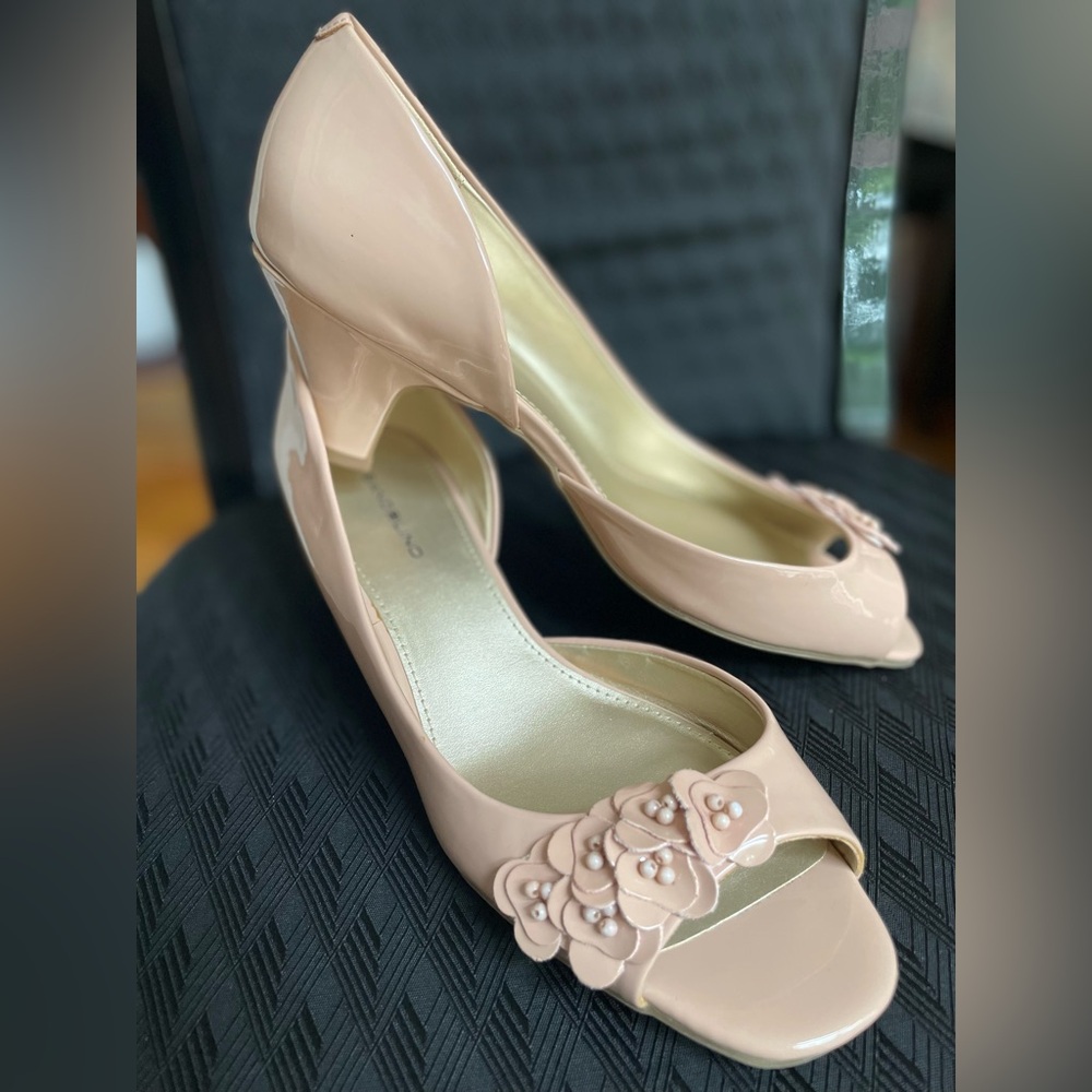 Bandolino Woman's Patent Leather Peep Toe Heel (3") Shoes